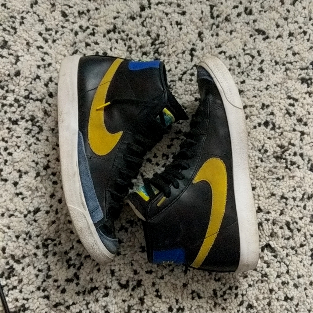 Nike blazer peace,love, basketball